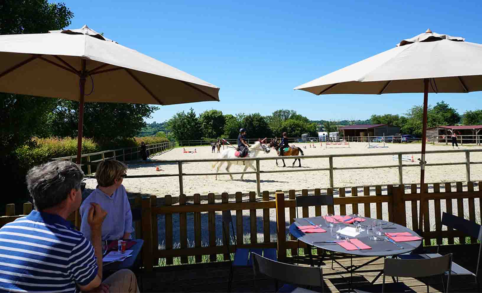 © Le bistro des écuries