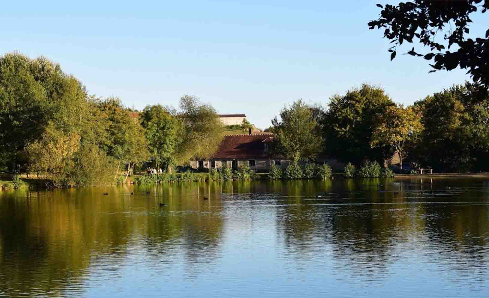 © Les pieds dans l'eau